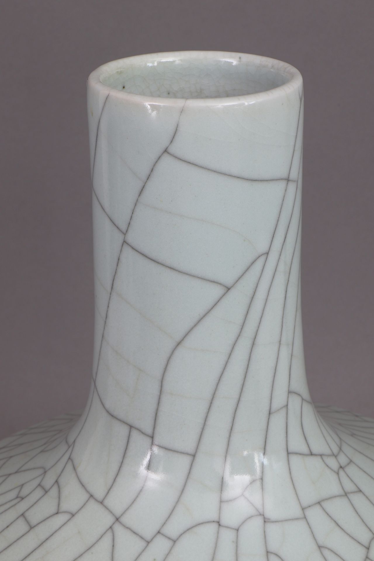 Chinesische Porzellanvase mit Seladonglasur - Image 2 of 3