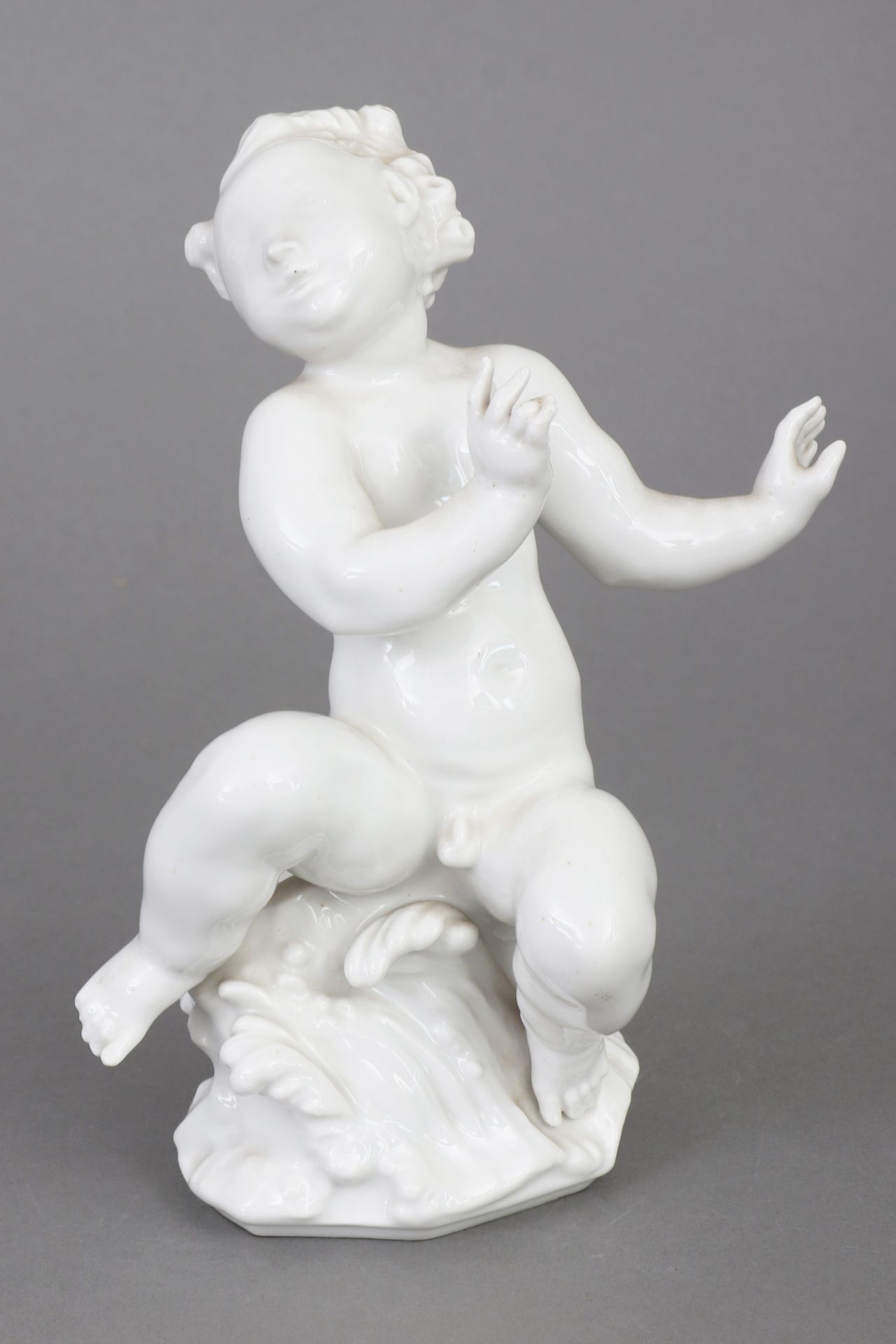 KPM BERLIN Porzellanfigur ¨Putto auf Welle¨