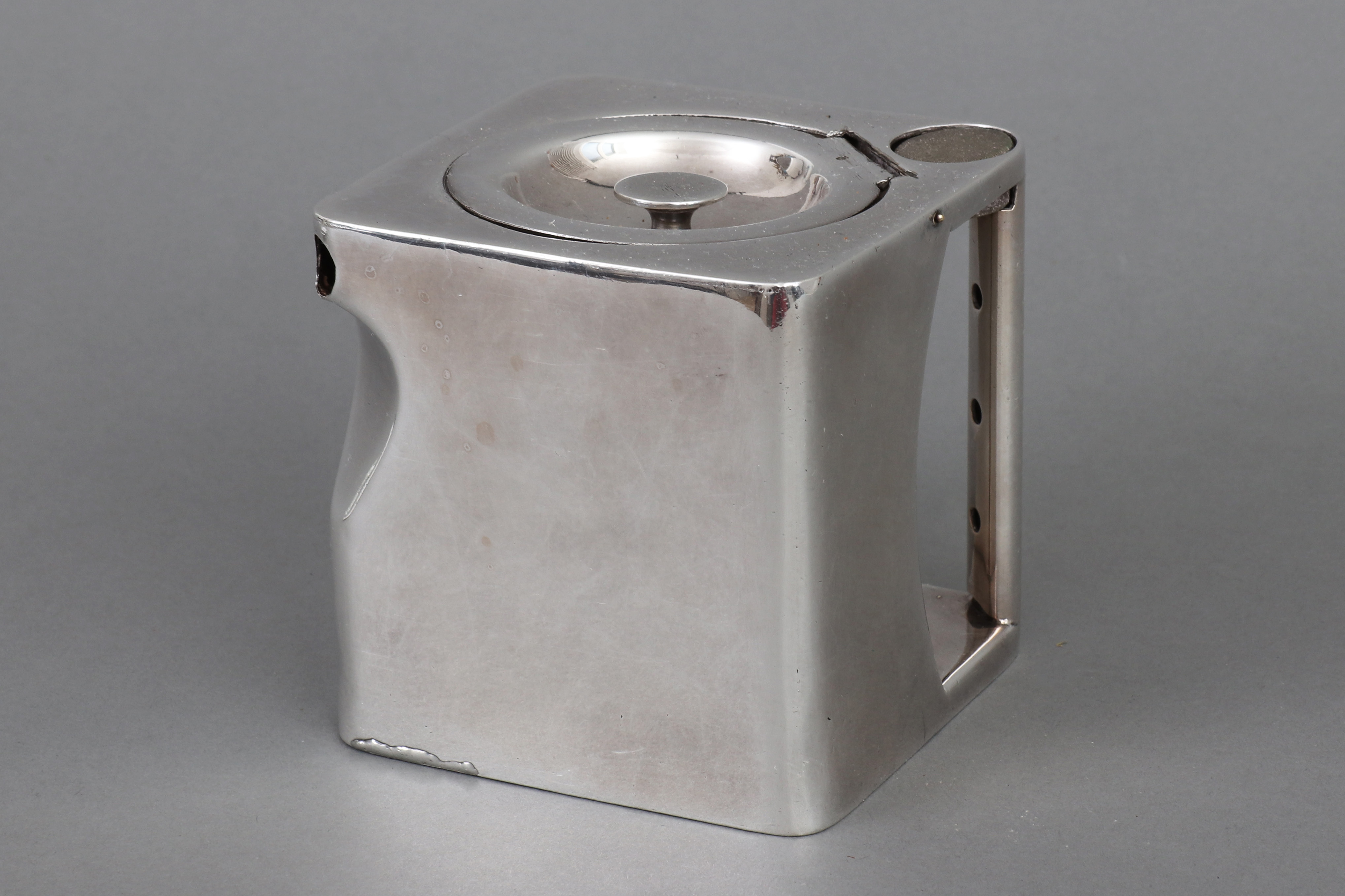 Versilberte Teekanne in Würfelform (¨The Cube¨)