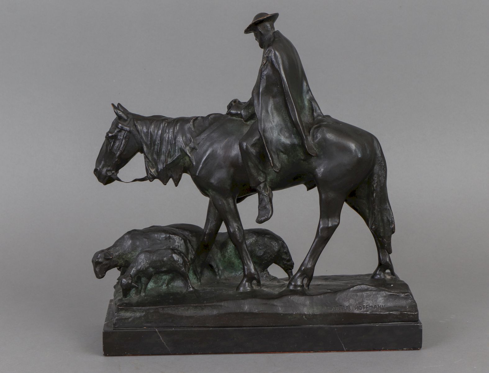 Arthur HOFFMANN (1874-1960), Bronzefigur ¨Schäfer zu Pferde¨ - Image 4 of 5