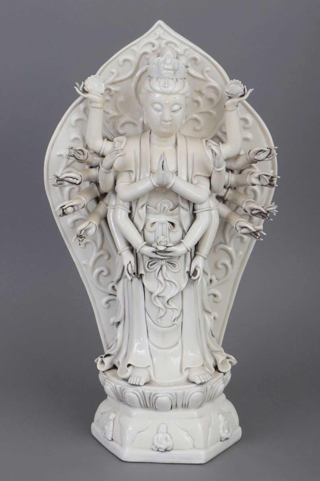 Chinesische Blanc-de-Chine Figur der Guanyin