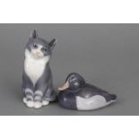 2 ROYAL COPENHAGEN Porzellanfiguren ¨Sitzende Katze¨ und ¨Ente¨