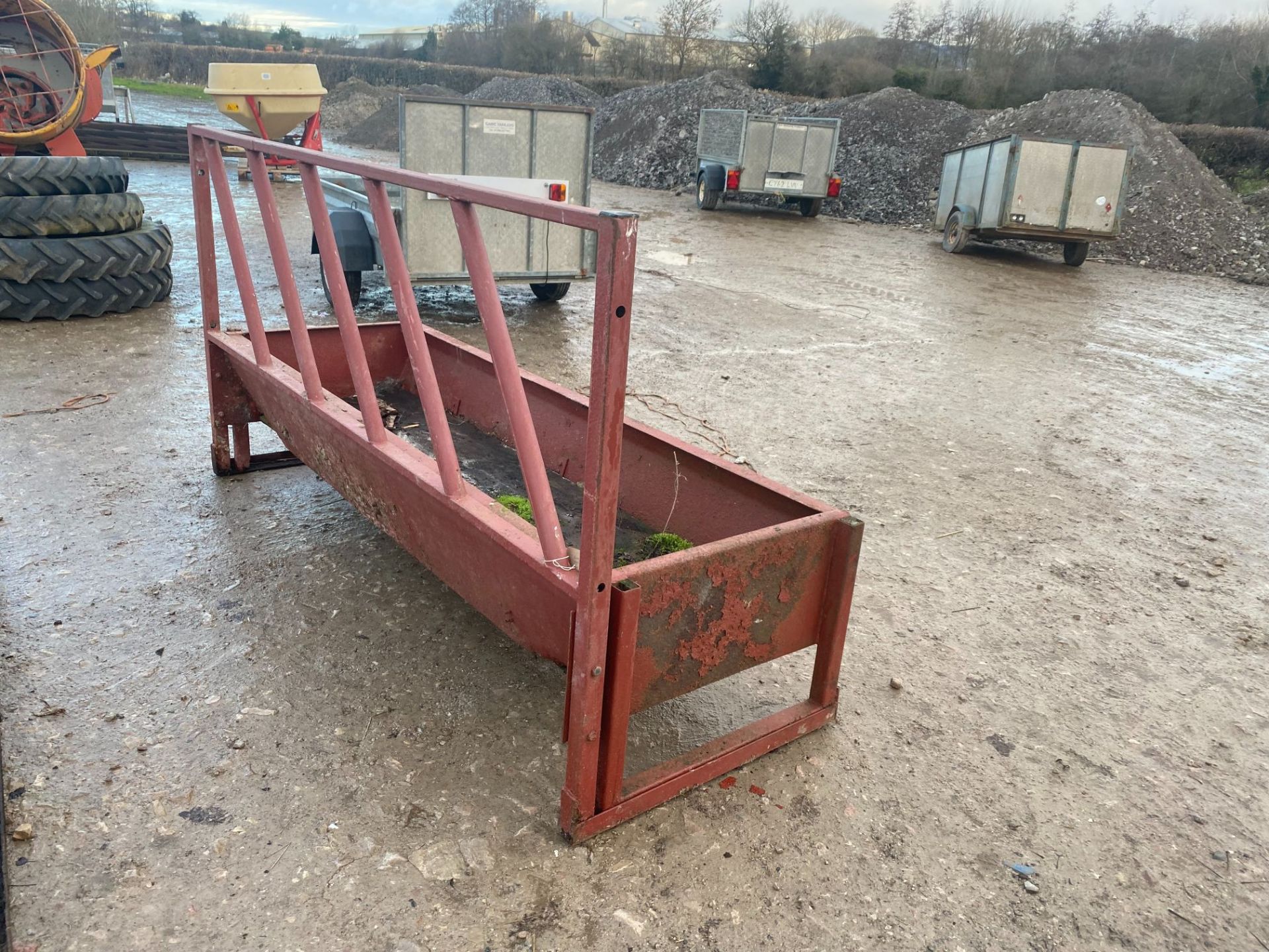 cattle feed trough and barrier - Image 2 of 2