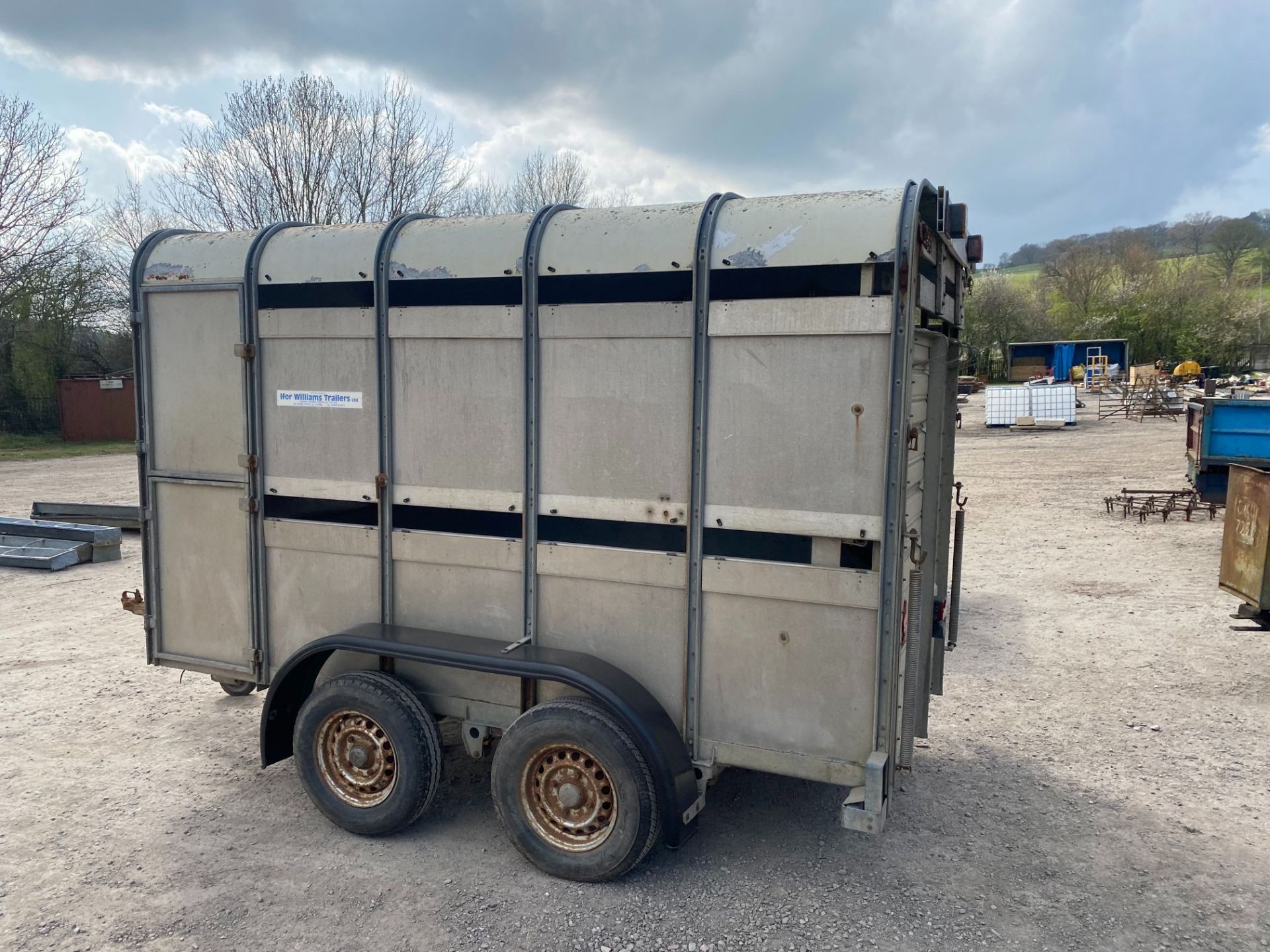 IWMS 10FT TWIN AXLE LIVESTOCK TRAILER