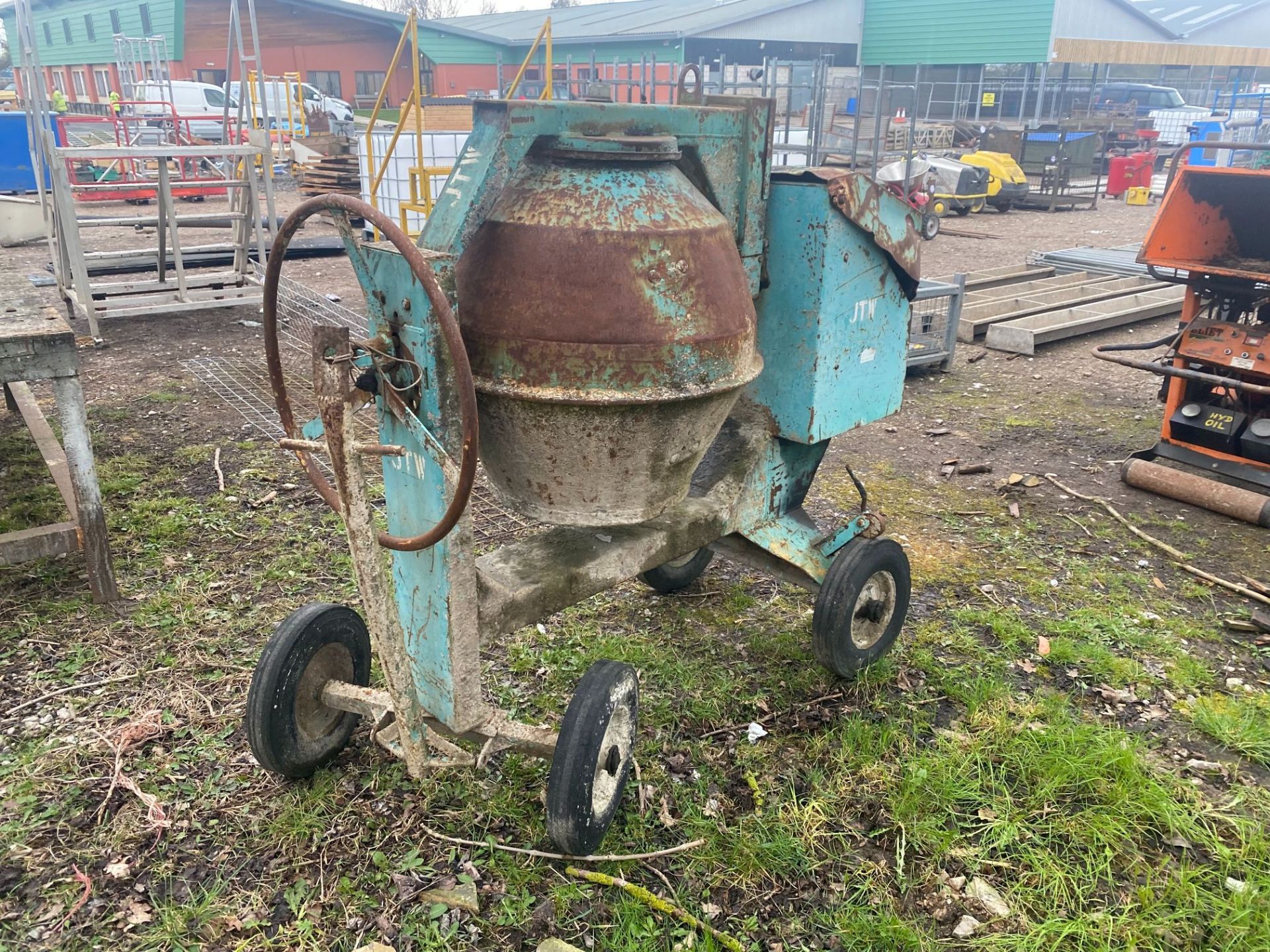 CONCRETE MIXER - Image 2 of 2