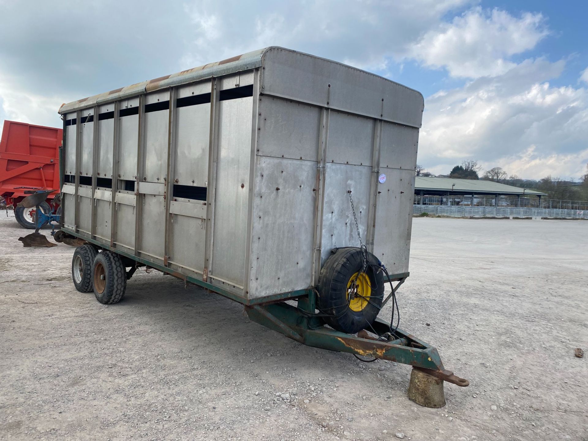 LIVESTOCK BOX & TRAILER 16ft - Image 3 of 3