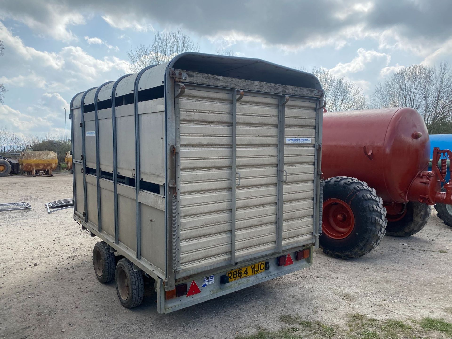 IWMS 10FT LIVESTOCK TRAILER - Image 2 of 2