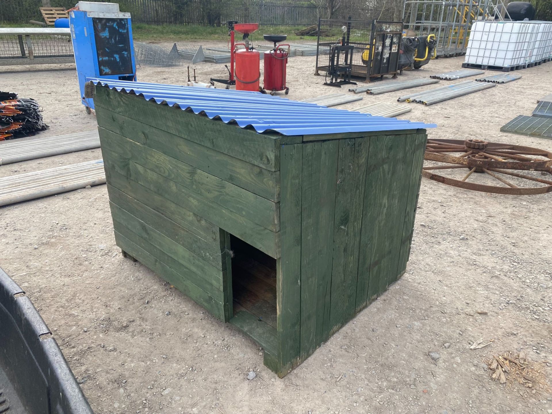 DOG KENNEL - Image 2 of 2