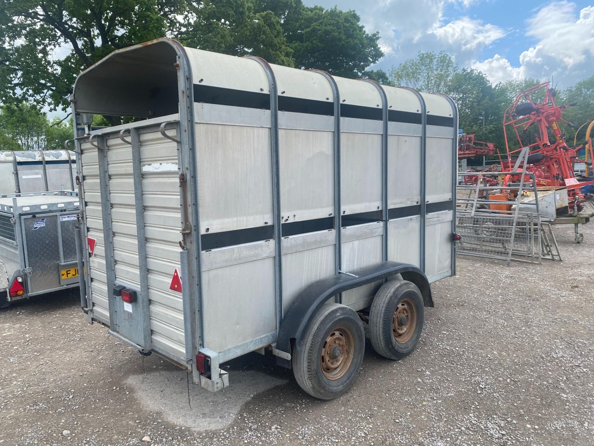 IWMS 10FT LIVESTOCK TRAILER (NO DECKS) - Image 2 of 3