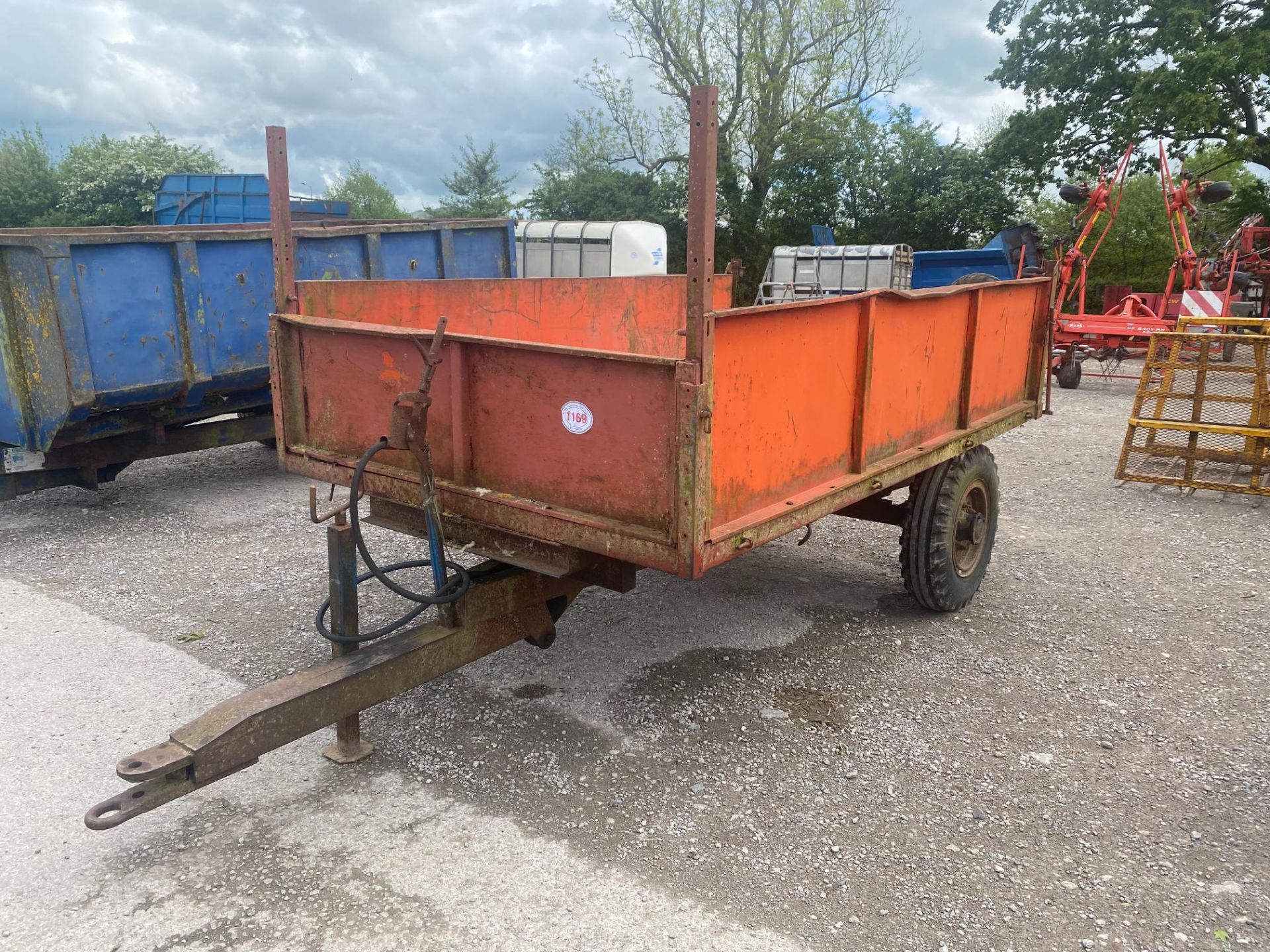 TIPPING TRAILER