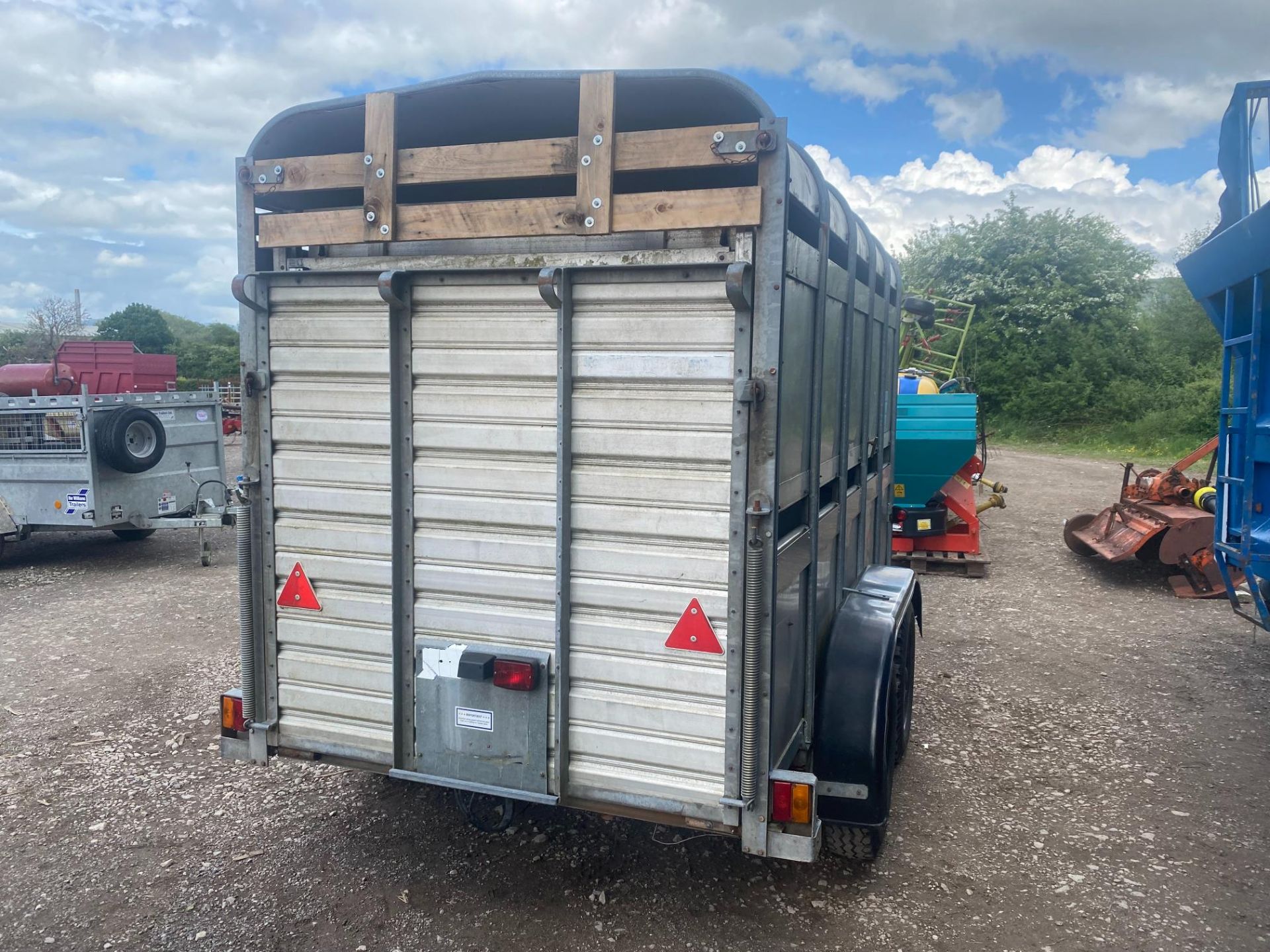 IWMS 10FT LIVESTOCK TRAILER - Image 2 of 3