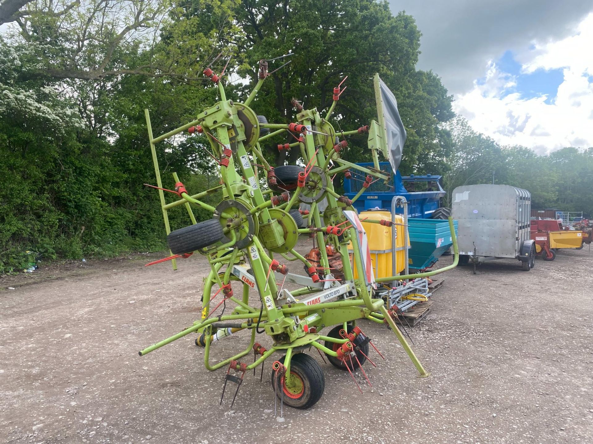 CLAAS VOLTO 870 8 ROTOR TEDDER C/W PTO - Image 2 of 3