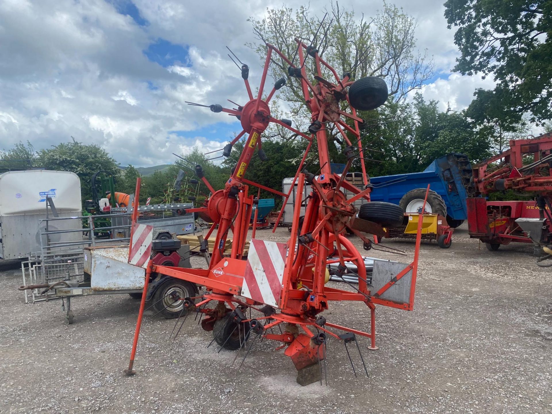 KUHN GF6401 MH 6 ROTOR TEDDER C/W PTO - Image 2 of 3