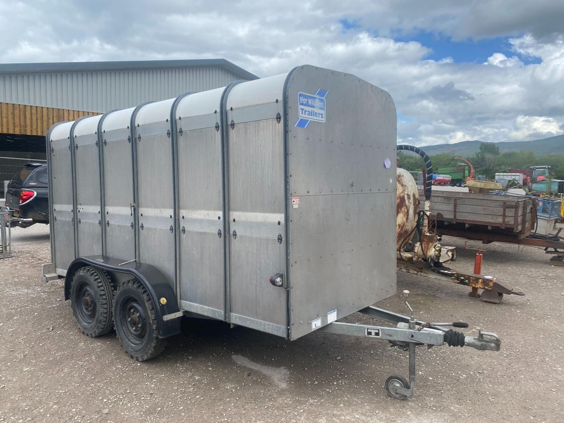 IWMS TWIN AXLE LIVESTOCK TRAILER 12FT - Image 3 of 3