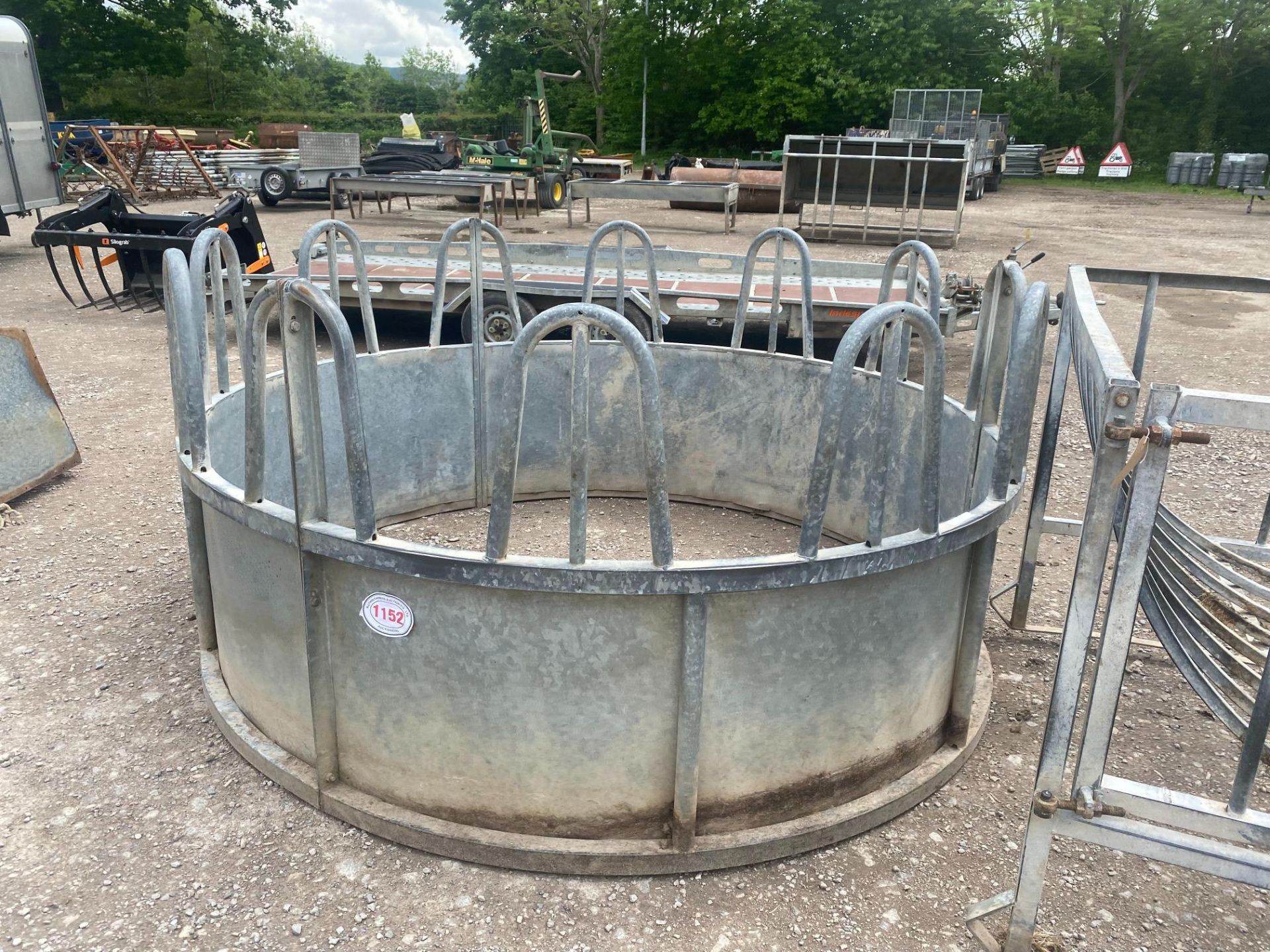 CATTLE RING FEEDER