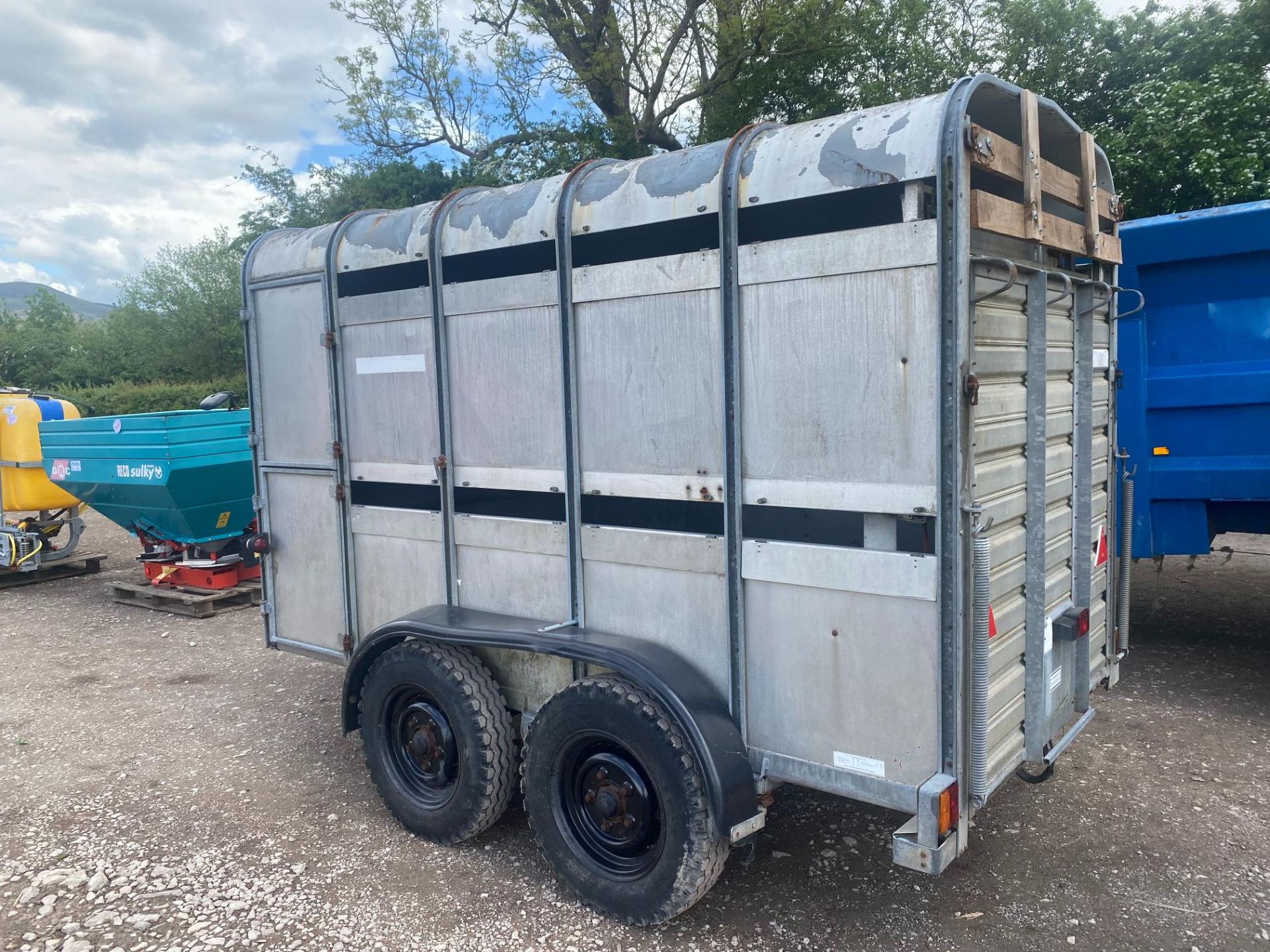 IWMS 10FT LIVESTOCK TRAILER