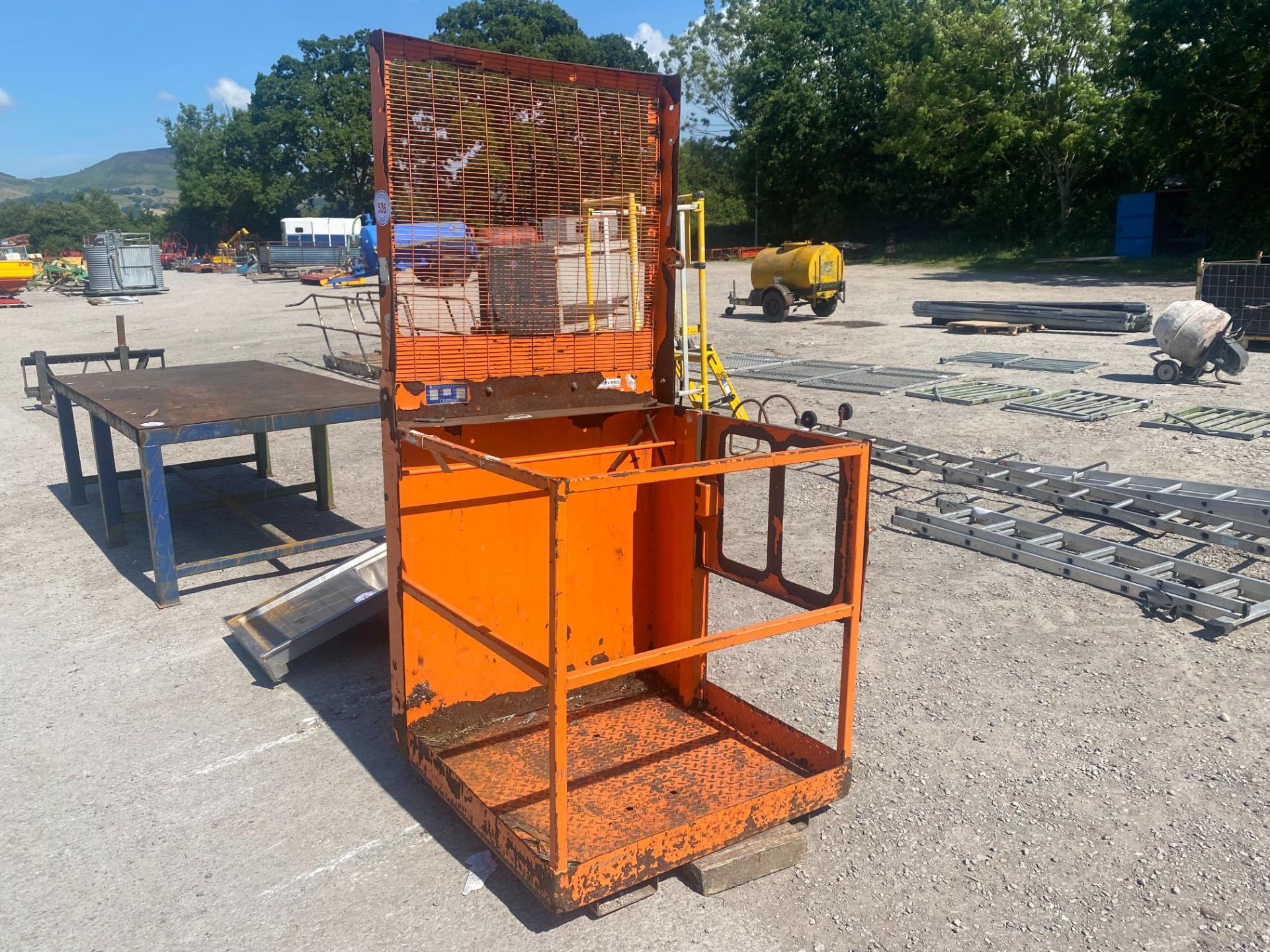 PALLET SAFETY CAGE