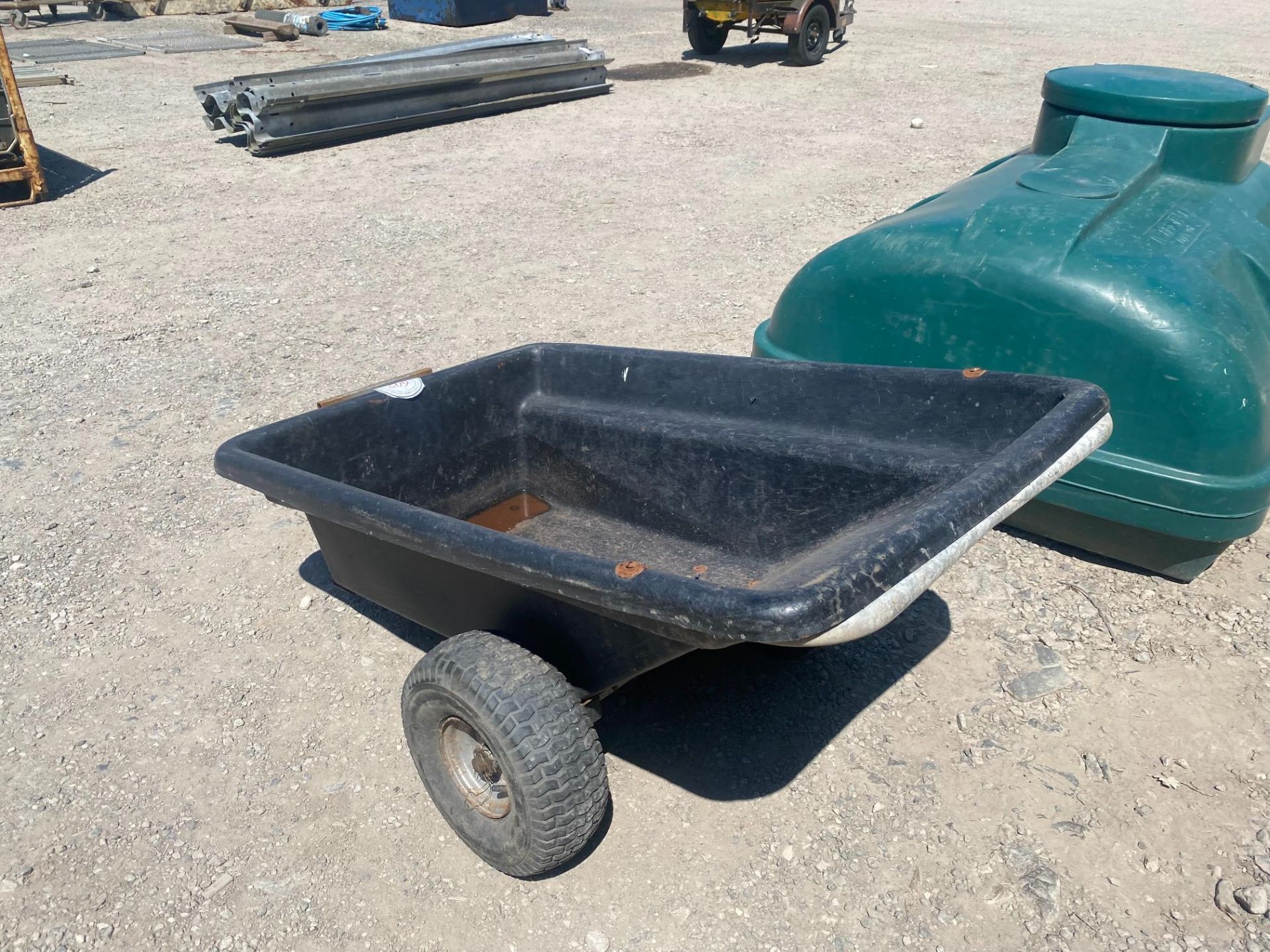 TIPPING WHEELBARROW