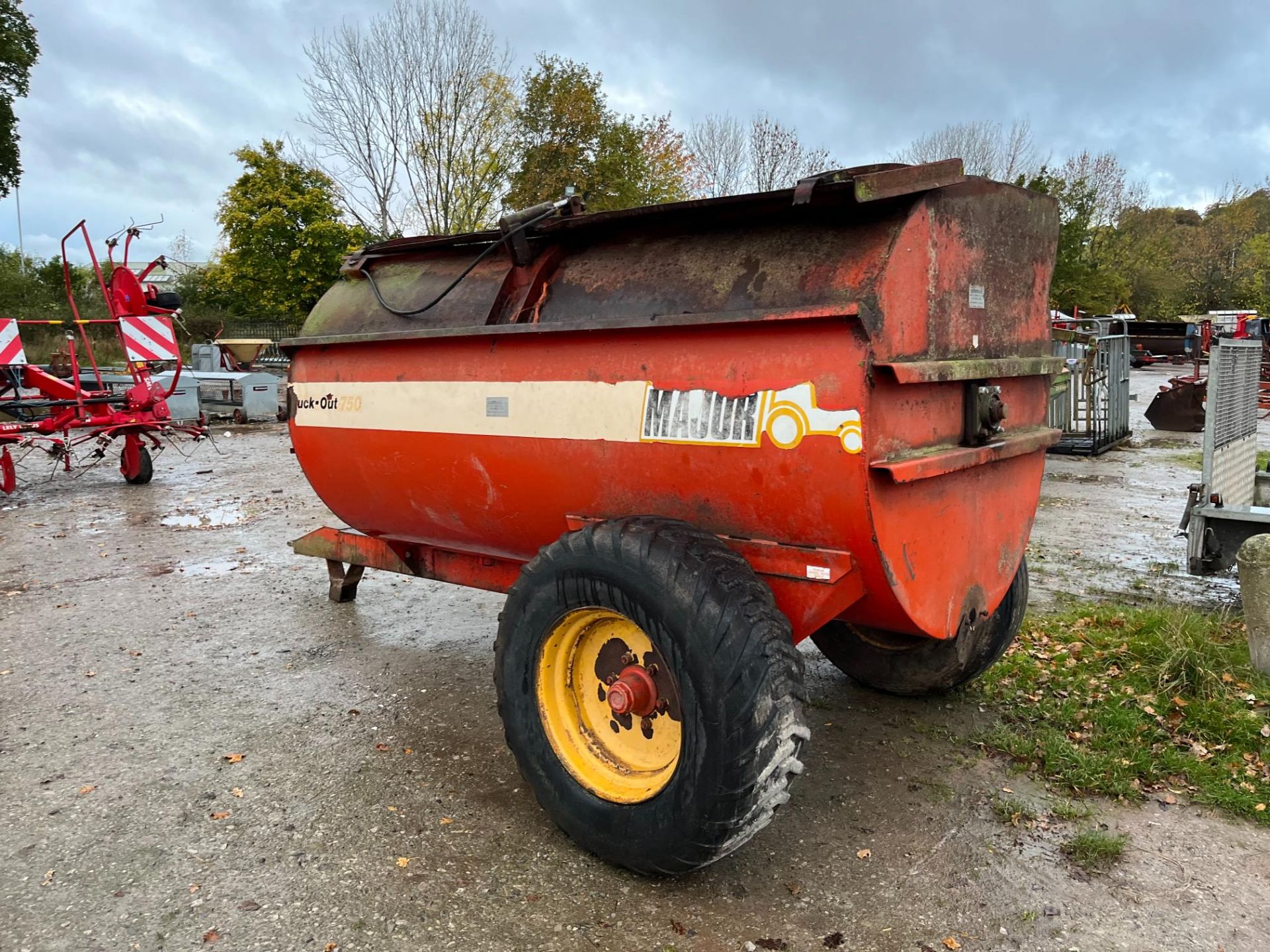 Major 750 muckout rota spreader