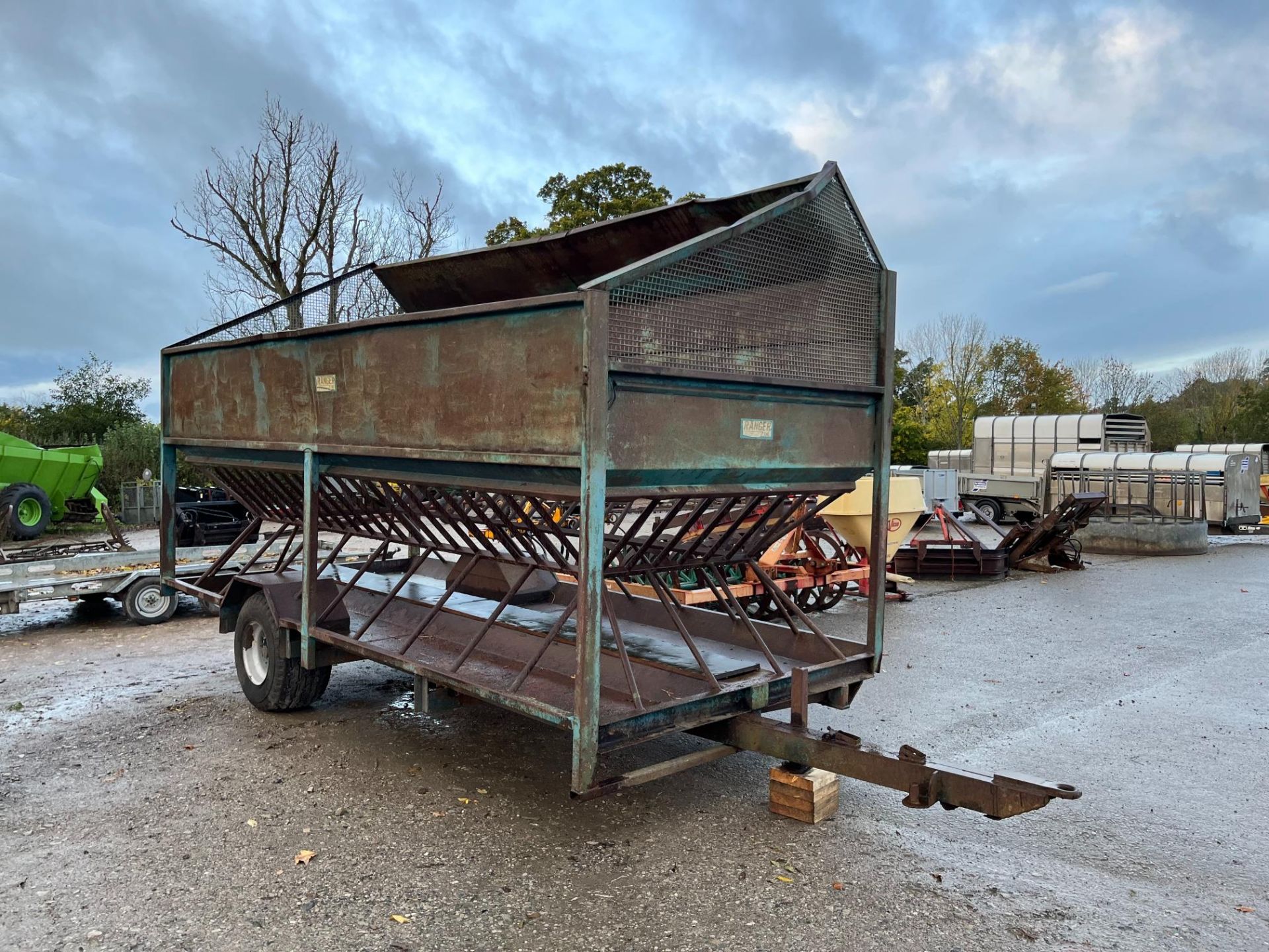 ranger cattle feed trailer - Image 3 of 3