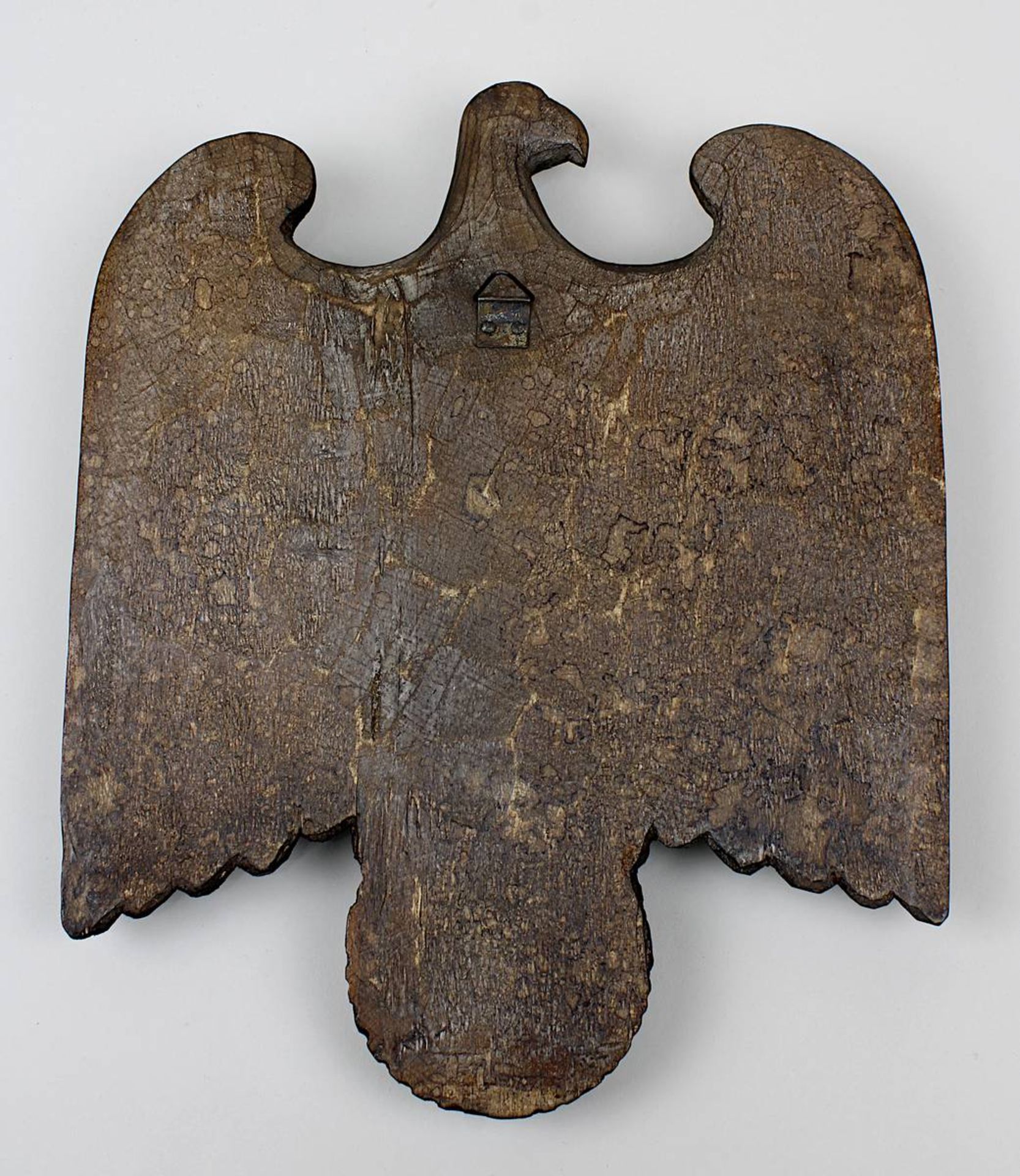 Adler aus Holz, Deutsches Reich 1933-45, aus einem Stück handgeschnitzt, Länge 24,5 cm, Breite 20 - Bild 2 aus 2