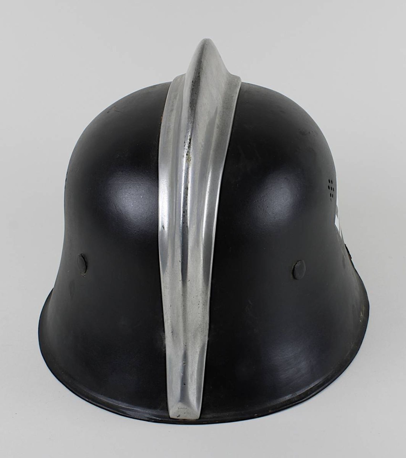 Helm der Feuerlöschpolizei, Deutsches Reich 1933-45, mit Ziegelbrecher, M34, neu lackiert und neue - Bild 4 aus 5