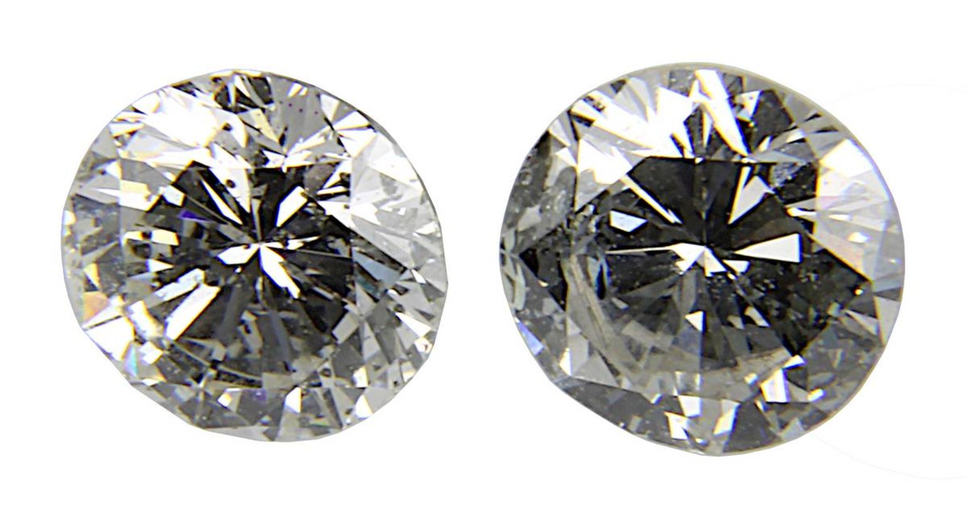 2 lose Diamanten im Brillantschliff: ein Stein ca. 0,65 ct., Farbe Weiß, Reinheit p1, Durchm. 4,9