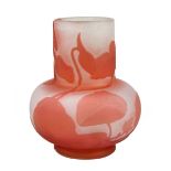 Gallé Miniatur-Jugendstil-Vase mit Windenmotiv, Nancy um 1920, matt geätzter Klarglaskorpus,