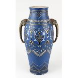 Villeroy & Boch Chromolith-Vase mit Elefantenhenkeln, Mettlach (18)95, längliche Form mit
