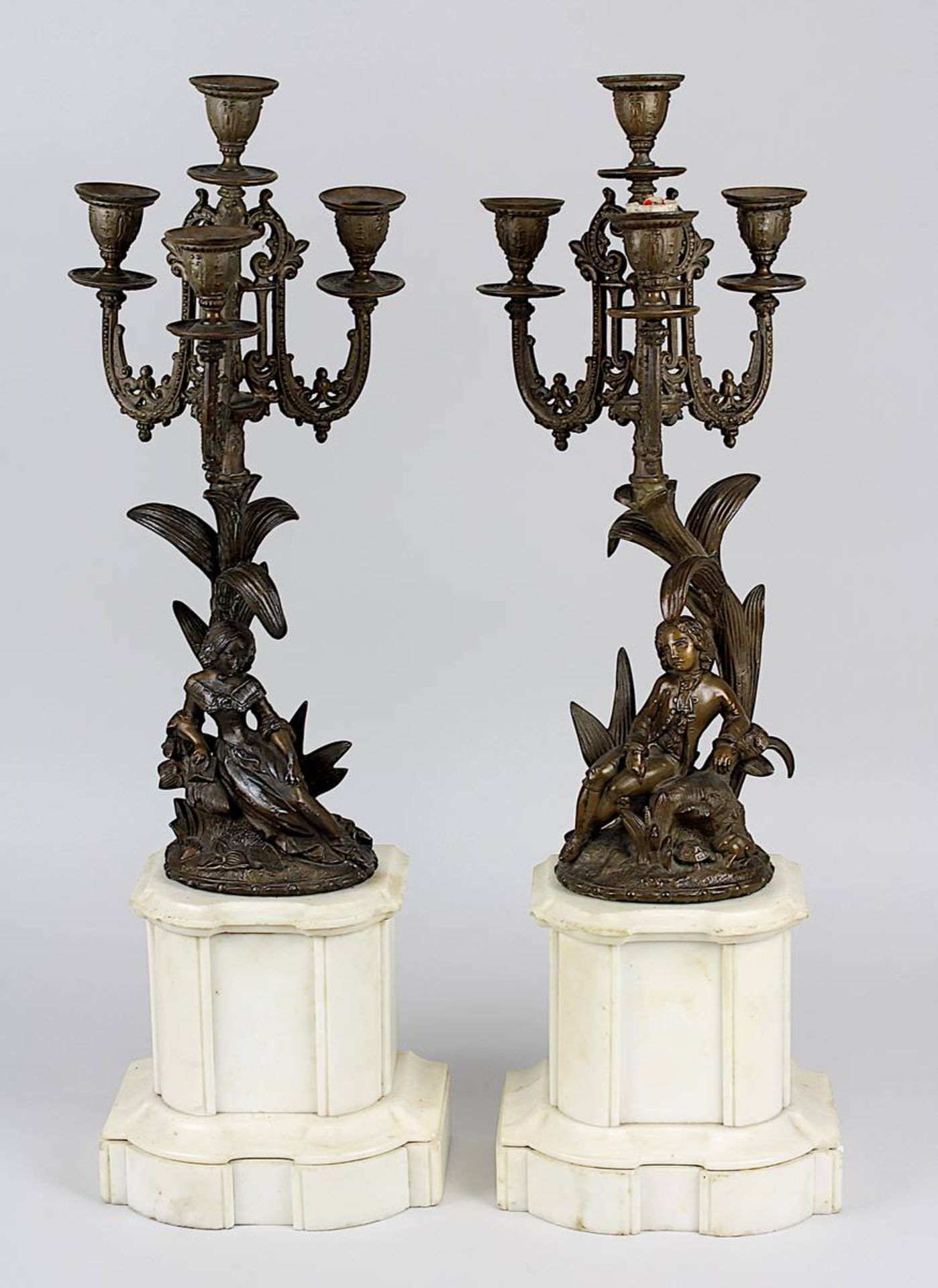 Paar Figurenkandelaber, Frankreich um 1860, gestufter Alabastersockel mit vollplastischer Damen bzw.