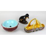 3 Keramikteile, Frankreich um 1900 - 1920: 1 Dackel, farbig bemalt, Firma Sarreguemines Digoin um