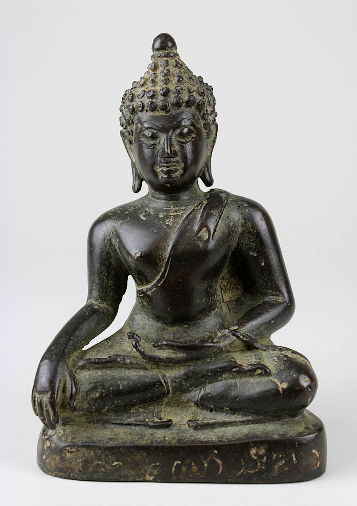 Bronze-Buddha, Siam 19. Jh., vollplastischer Buddha im Lotussitz, Höhe 14 cm, Breite 10 cm. 3027-