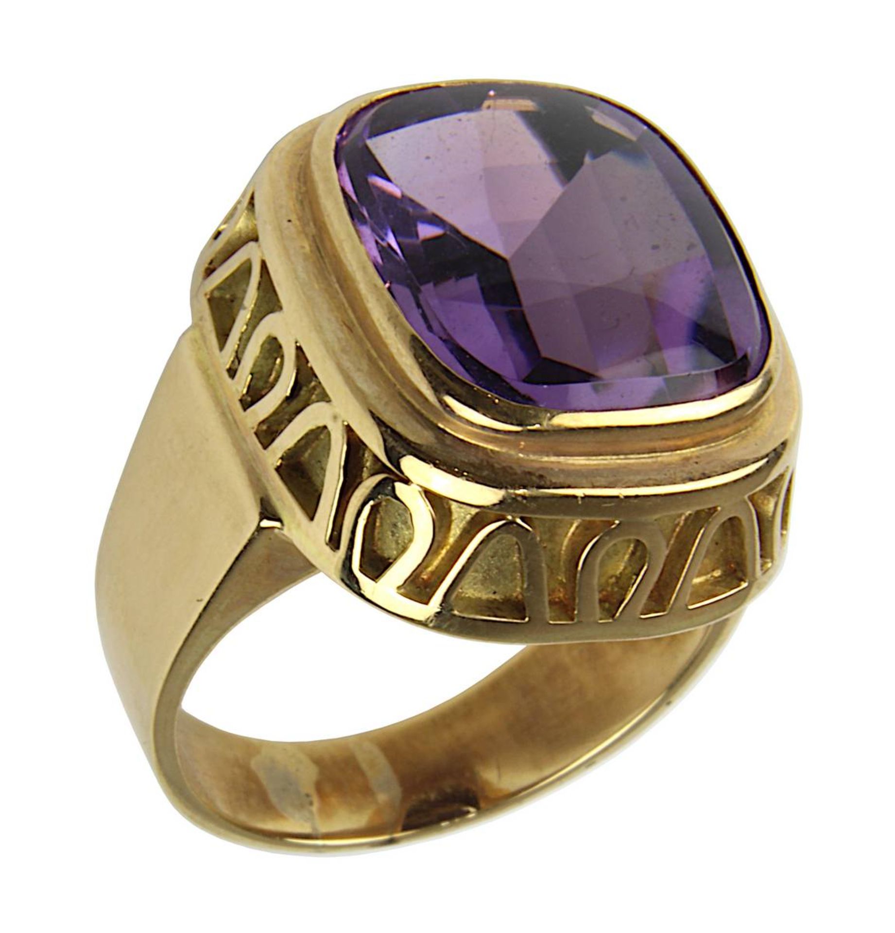 Gelbgoldring mit Amethyst, deutsch 1960er Jahre, Ringschiene gepunzt 585, handgefertigter Ringkopf