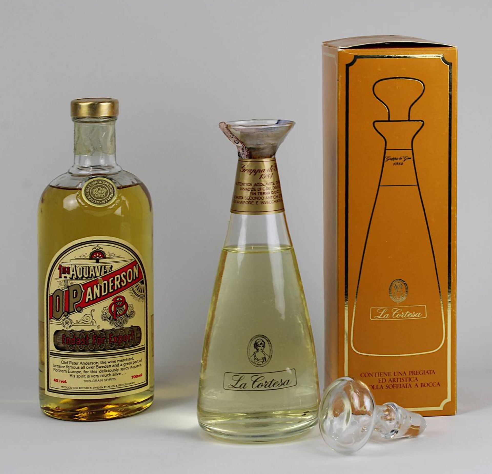 Zwei Flaschen Spirituosen: eine Flasche Aquavit, Olof Peter Anderson, 0,7 L., 40% vol., Füllhöhe: