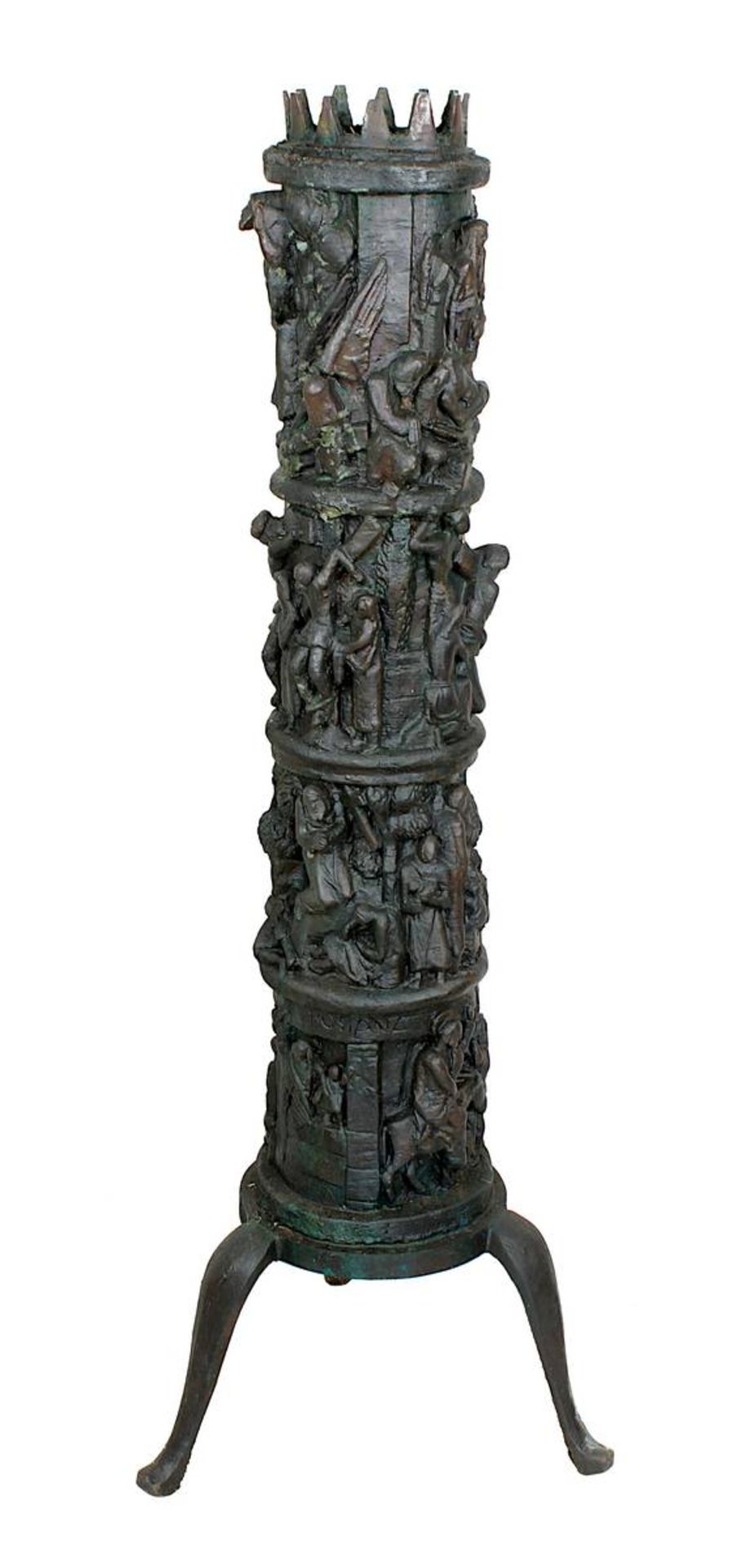 Goebl, Hanns (München 1901 - 1986 München), großer Figurenleuchter mit umlaufenden reliefierten - Image 4 of 4