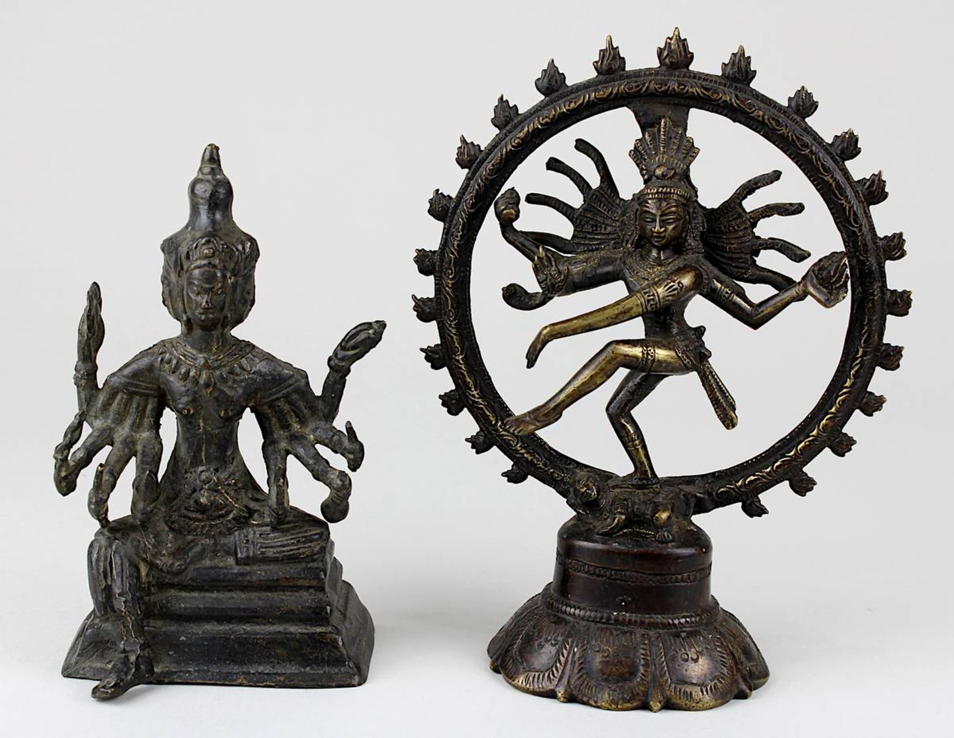 Zwei hinduistische Götterfiguren, Indien 20. Jh., aus Bronze, eine Shiva-Figur in Nataraja-