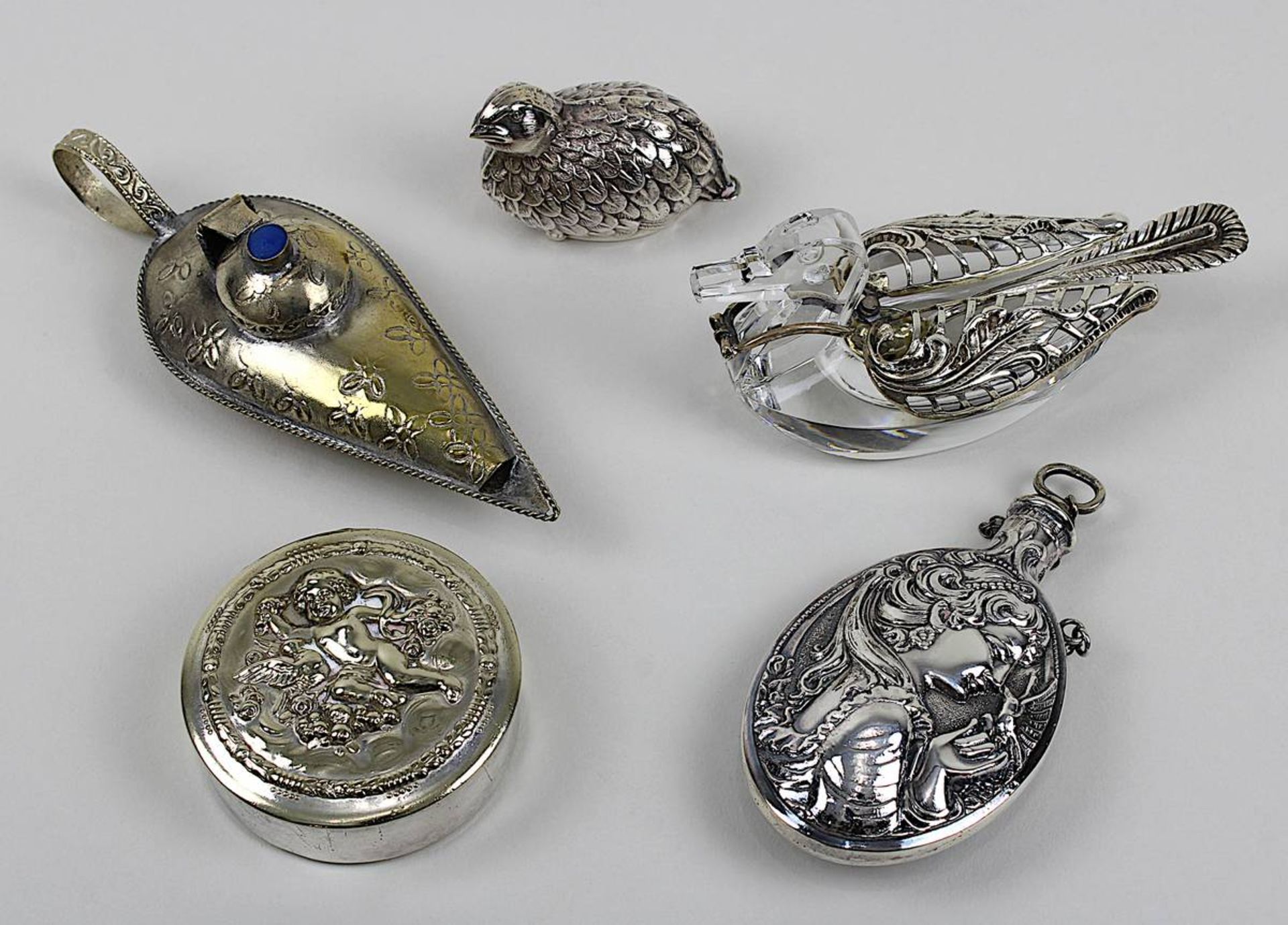 Fünf Kleinteile Silber u. versilbert: kleine Wachtel aus 925er Silber, H 3,2 cm, kleiner Flacon