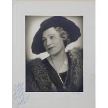 Porträtphotographie einer Dame der Gesellschaft, Underwood & Underwood New York 1940, schwarz -