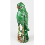 Keramikvogel, China Anfang 19. Jh., vollplastischer stehender Vogel, grün glasiert, Höhe 22,5 cm,