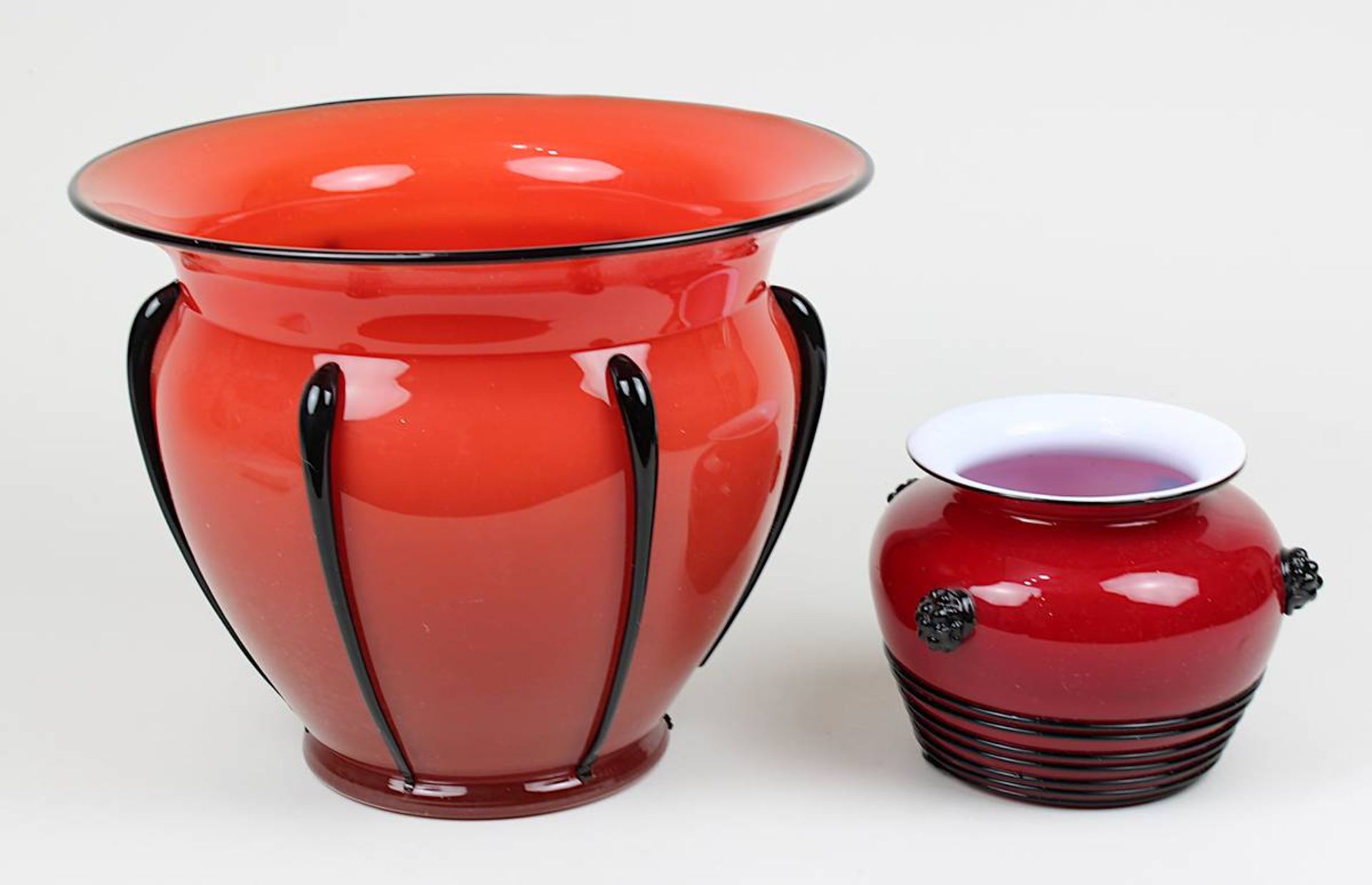 Zwei Loetz Tango Art Déco Vasen, Klostermühle 1920er Jahre, kleine Vase aus rotem Glas, innen mit