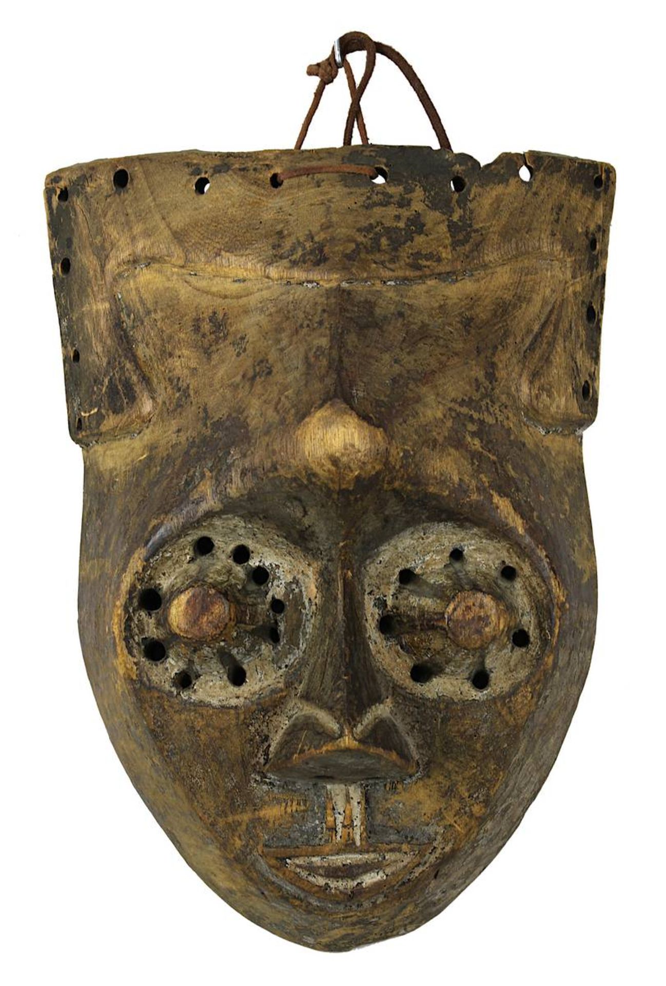 Maske Pwoom Itok der Kuba, D. R. Kongo, Holz geschnitzt und mit Resten einer dunklen und