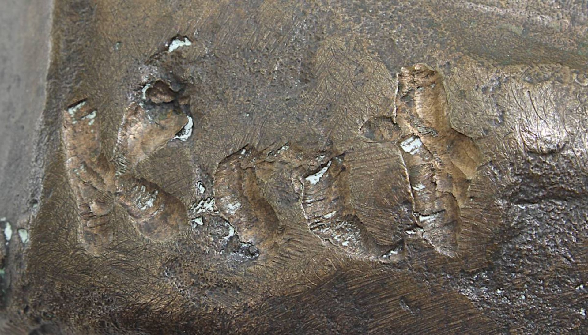 Ungedeuteter Bildhauer, Bronzefigur, Bärenmutter mit Jungen, H: 11 cm, B: 10 cm, T: 12 cm, - Bild 7 aus 7