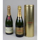Zwei Flaschen Champagner: Moet & Chandon, Brut Impérial, Épernay und eine Flasche G.H. Mumm & Co.,