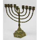 Chanukka-Leuchter, Judaica um 1900, Messingguss, neunarmig, Schamasch abnehmbar, H 27,5 cm, B 27 cm,