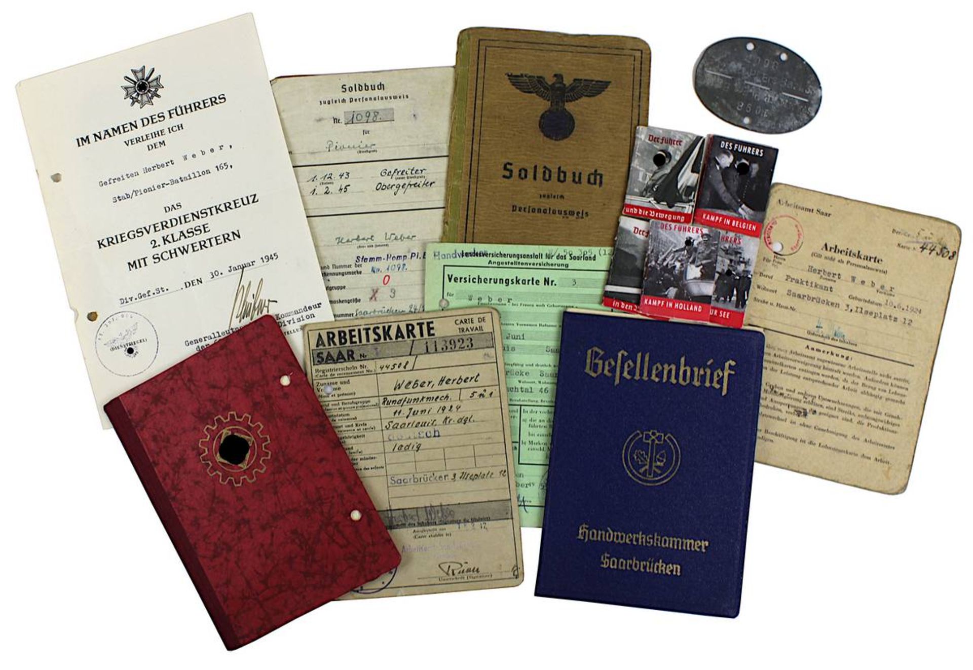 Konvolut Dokumente u.a., meist Deutsches Reich 1933 - 1945: Soldbuch für einen Pionier-Obergefreiten