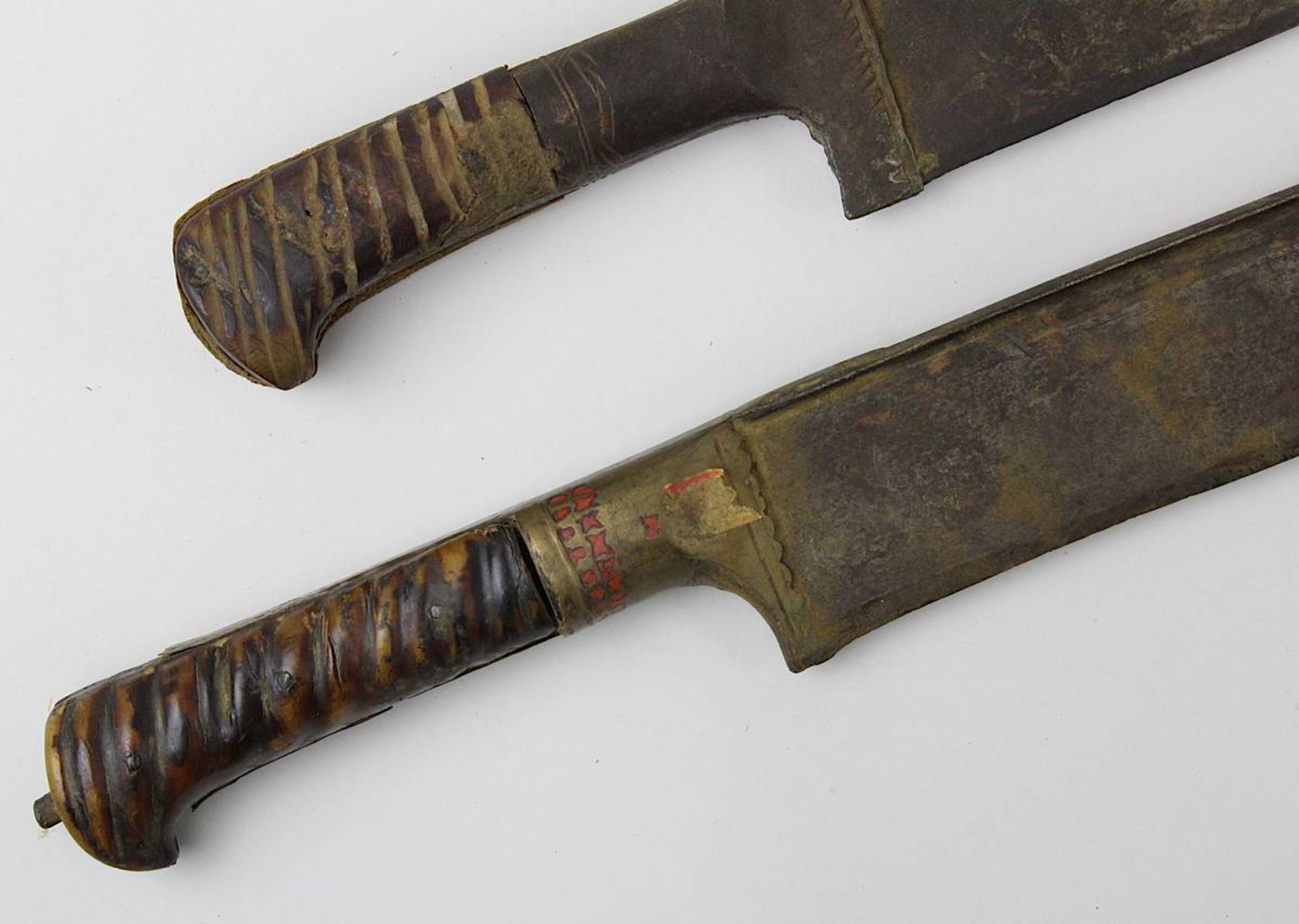 2 Khyber-Messer, Afghanistan/Indien Ende 19. Jh., beide mit kräftigen, beidseitig gekehlten t- - Image 2 of 4