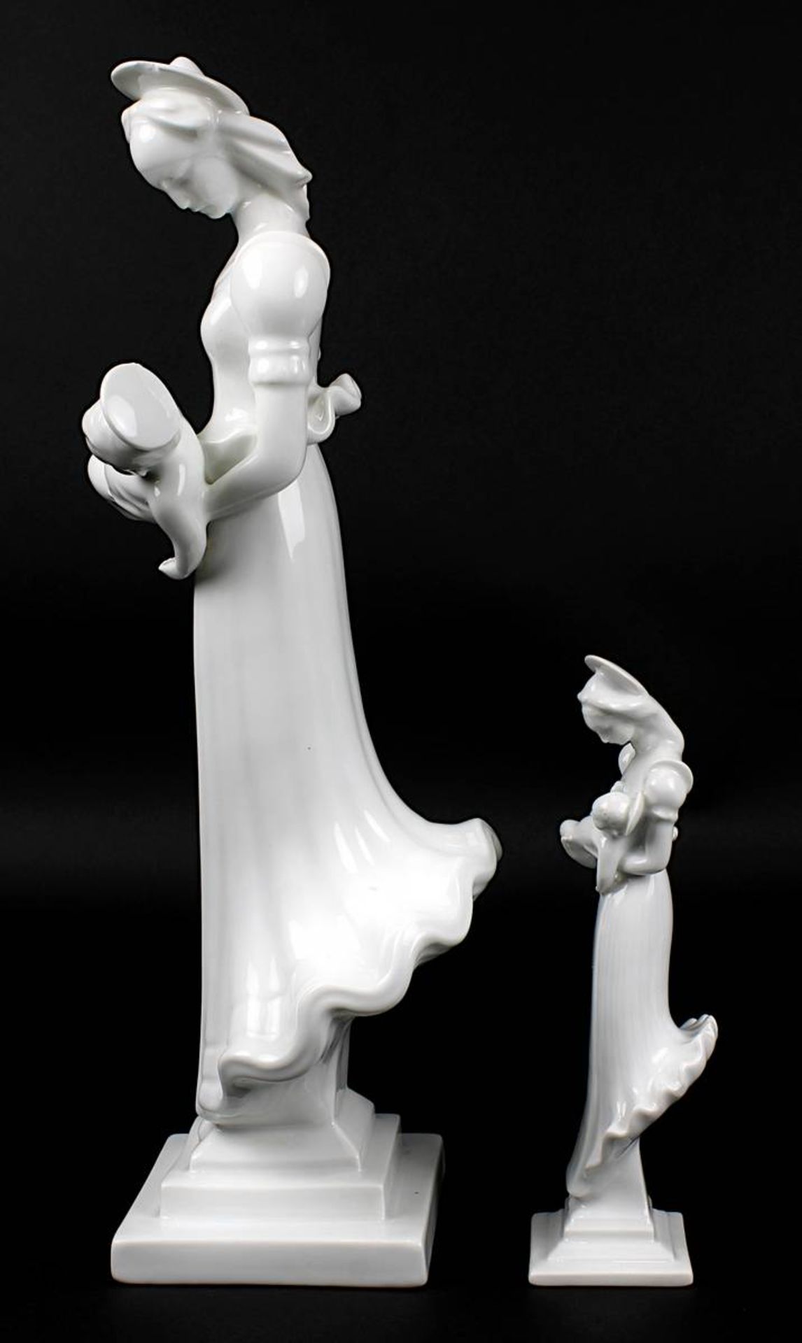 Zwei Madonnenfiguren, Herend, Ungarn 2. H. 20. Jh., Weißporzellan, große u. kleine Figur der Matyo - Bild 2 aus 5