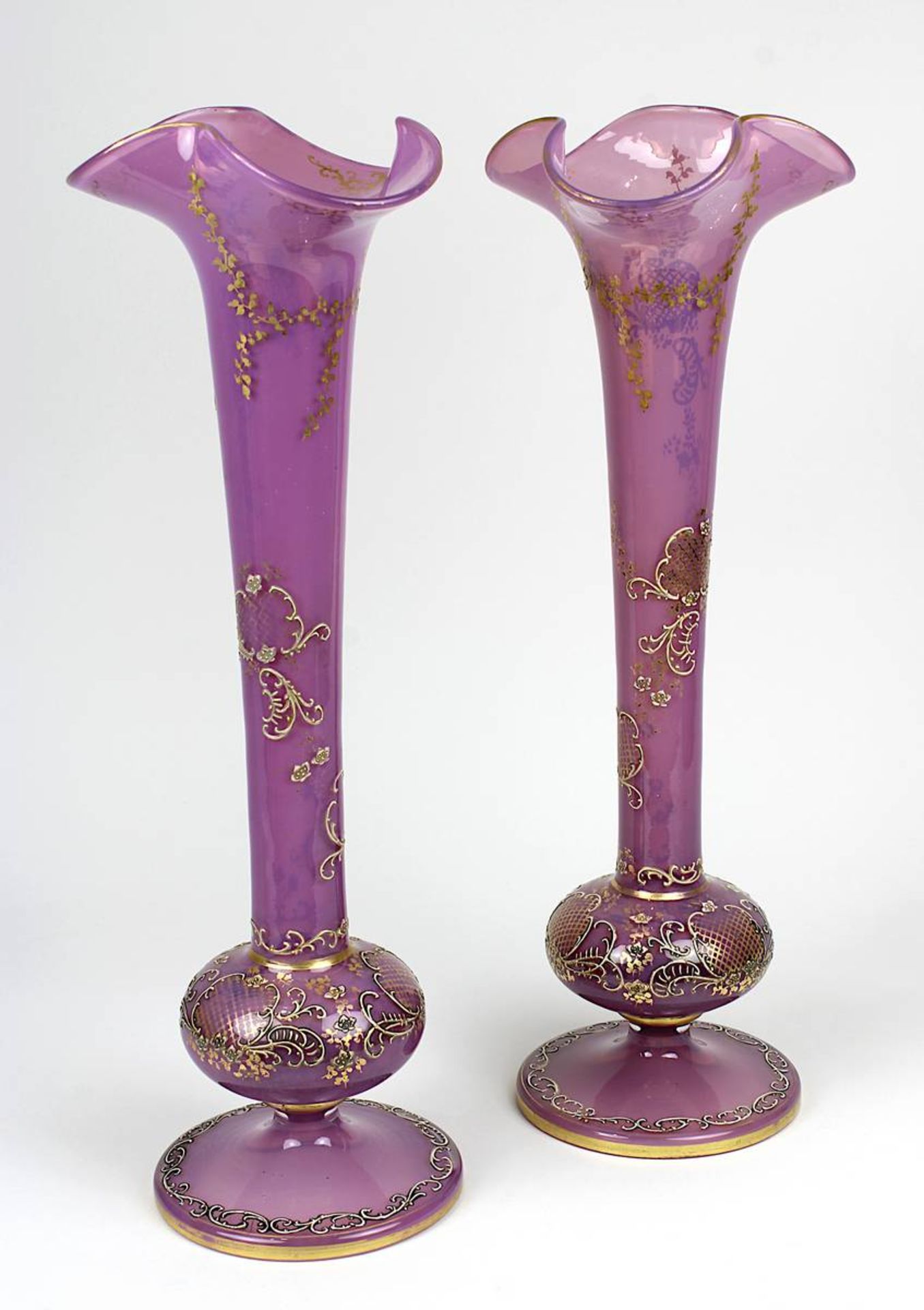 Paar seltene Fritz Heckert-Vasen mit Goldemaille-Malerei, Petersdorf um 1890, Kristallklarglas mit