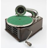 Bing Nürnberg - Kindergrammophon, um 1920, Holzgehäuse, Plattenteller u. Nadelkopf aus