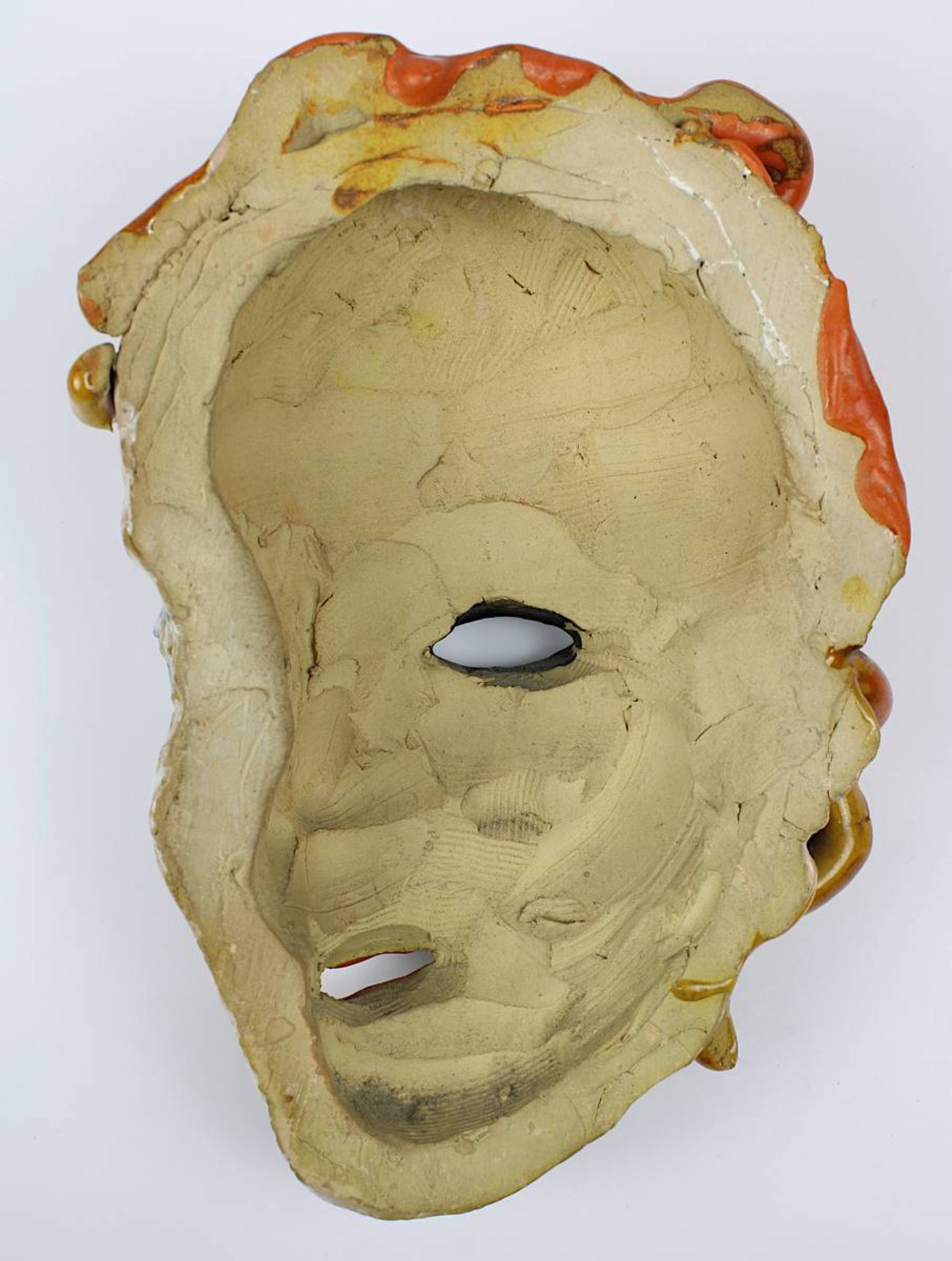 Wieselthier, Vally (Wien 1895 - 1945 New York) (attr.) Wandmaske um 1928, Keramik, heller - Bild 2 aus 2